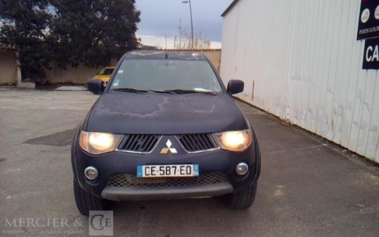 MITSUBISHI L200 PICK-UP 2.5 TD DOUBLE CABINE 4 WD 136CV BLEU CE-587-ED