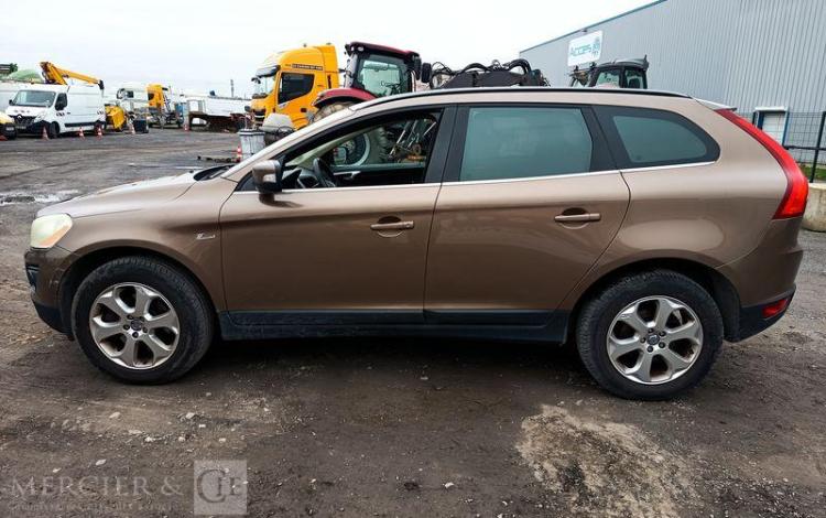 VOLVO XC60 2,4 D5 185 SUMMUM AWD GEARTRONIC BVA DIESEL – 215574 KMS – ANNEE 2010 MARRON CL-432-KW