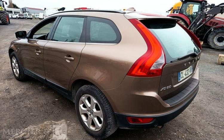 VOLVO XC60 2,4 D5 185 SUMMUM AWD GEARTRONIC BVA DIESEL – 215574 KMS – ANNEE 2010 MARRON CL-432-KW