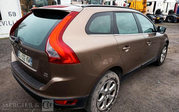 VOLVO XC60 2,4 D5 185 SUMMUM AWD GEARTRONIC BVA DIESEL – 215574 KMS – ANNEE 2010 MARRON CL-432-KW