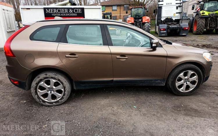 VOLVO XC60 2,4 D5 185 SUMMUM AWD GEARTRONIC BVA DIESEL – 215574 KMS – ANNEE 2010 MARRON CL-432-KW