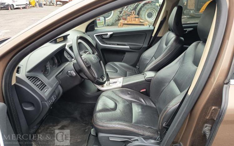 VOLVO XC60 2,4 D5 185 SUMMUM AWD GEARTRONIC BVA DIESEL – 215574 KMS – ANNEE 2010 MARRON CL-432-KW