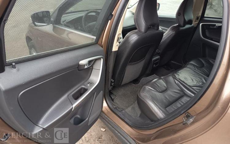 VOLVO XC60 2,4 D5 185 SUMMUM AWD GEARTRONIC BVA DIESEL – 215574 KMS – ANNEE 2010 MARRON CL-432-KW