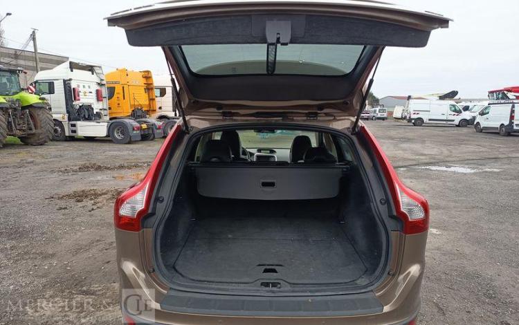 VOLVO XC60 2,4 D5 185 SUMMUM AWD GEARTRONIC BVA DIESEL – 215574 KMS – ANNEE 2010 MARRON CL-432-KW