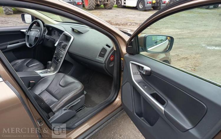 VOLVO XC60 2,4 D5 185 SUMMUM AWD GEARTRONIC BVA DIESEL – 215574 KMS – ANNEE 2010 MARRON CL-432-KW