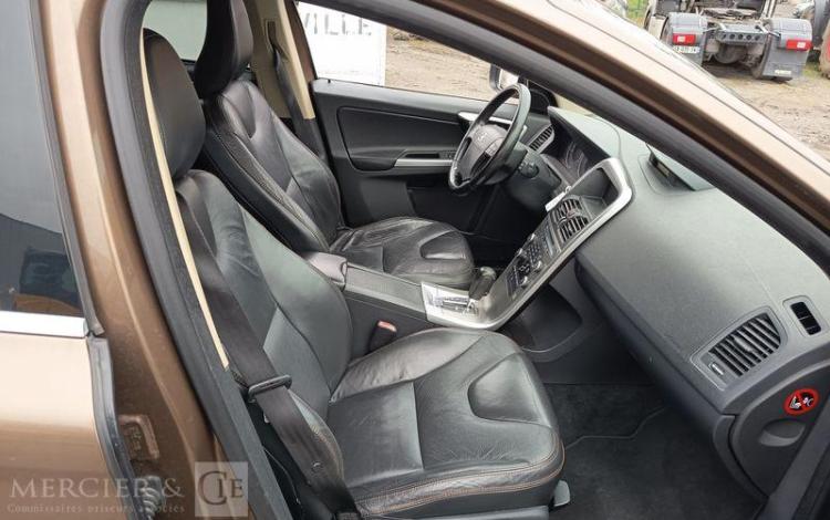 VOLVO XC60 2,4 D5 185 SUMMUM AWD GEARTRONIC BVA DIESEL – 215574 KMS – ANNEE 2010 MARRON CL-432-KW