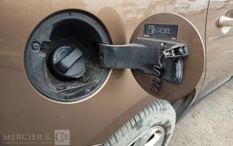 VOLVO XC60 2,4 D5 185 SUMMUM AWD GEARTRONIC BVA DIESEL – 215574 KMS – ANNEE 2010 MARRON CL-432-KW