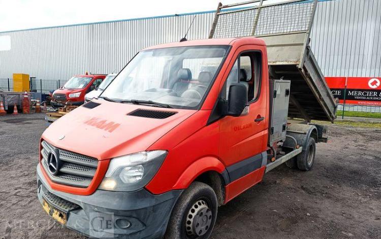 MERCEDES SPRINTER II 2,2D 129 CV BENNE AVEC COFFRE ACIER DIESEL – 171526 KMS – ANNEE 2013 ROUGE CZ-452-QJ