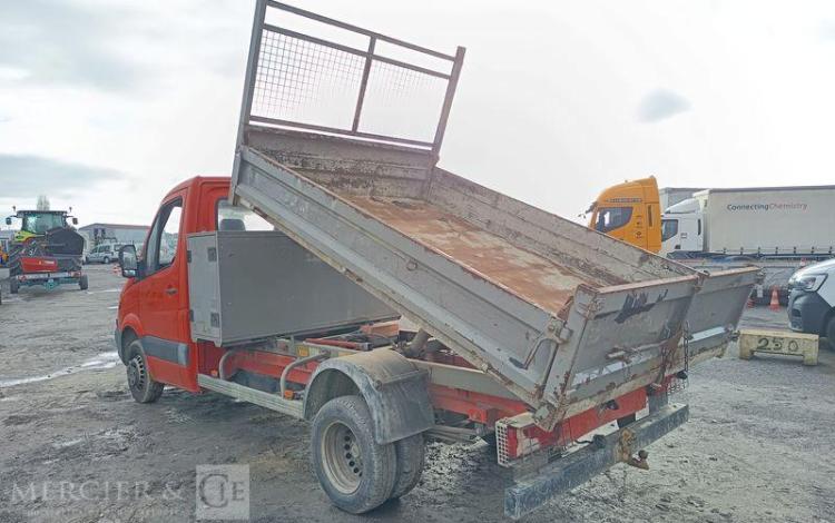 MERCEDES SPRINTER II 2,2D 129 CV BENNE AVEC COFFRE ACIER DIESEL – 171526 KMS – ANNEE 2013 ROUGE CZ-452-QJ