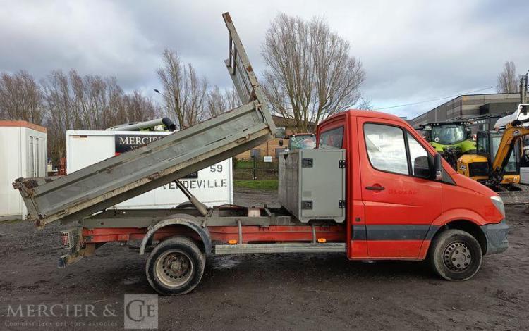 MERCEDES SPRINTER II 2,2D 129 CV BENNE AVEC COFFRE ACIER DIESEL – 171526 KMS – ANNEE 2013 ROUGE CZ-452-QJ