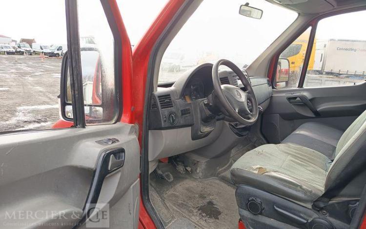 MERCEDES SPRINTER II 2,2D 129 CV BENNE AVEC COFFRE ACIER DIESEL – 171526 KMS – ANNEE 2013 ROUGE CZ-452-QJ