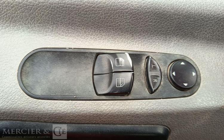 MERCEDES SPRINTER II 2,2D 129 CV BENNE AVEC COFFRE ACIER DIESEL – 171526 KMS – ANNEE 2013 ROUGE CZ-452-QJ