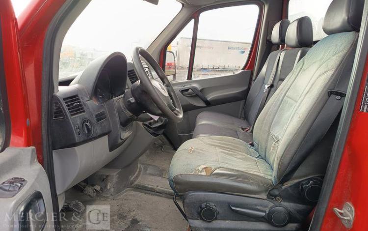 MERCEDES SPRINTER II 2,2D 129 CV BENNE AVEC COFFRE ACIER DIESEL – 171526 KMS – ANNEE 2013 ROUGE CZ-452-QJ