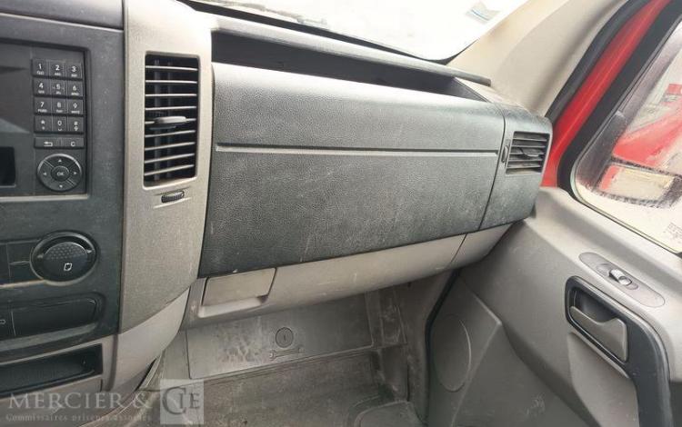 MERCEDES SPRINTER II 2,2D 129 CV BENNE AVEC COFFRE ACIER DIESEL – 171526 KMS – ANNEE 2013 ROUGE CZ-452-QJ