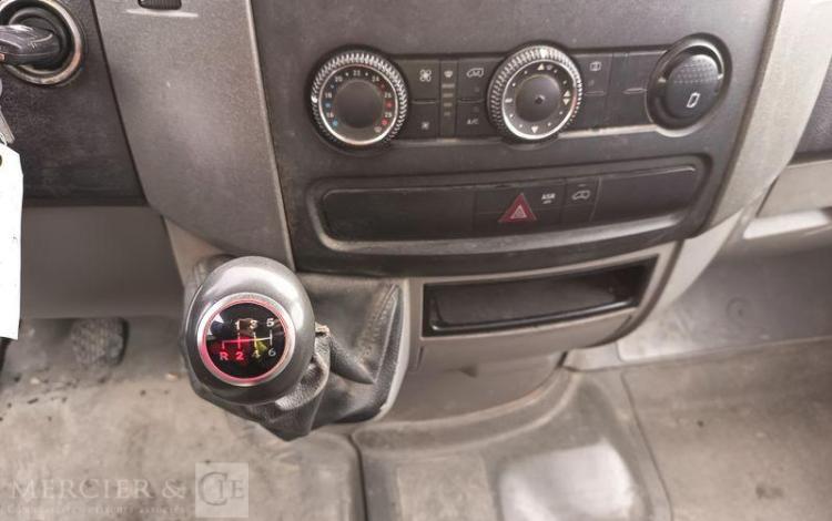MERCEDES SPRINTER II 2,2D 129 CV BENNE AVEC COFFRE ACIER DIESEL – 171526 KMS – ANNEE 2013 ROUGE CZ-452-QJ