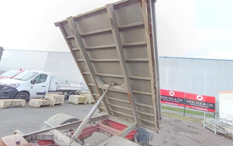 MERCEDES SPRINTER II 2,2D 129 CV BENNE AVEC COFFRE ACIER DIESEL – 171526 KMS – ANNEE 2013 ROUGE CZ-452-QJ