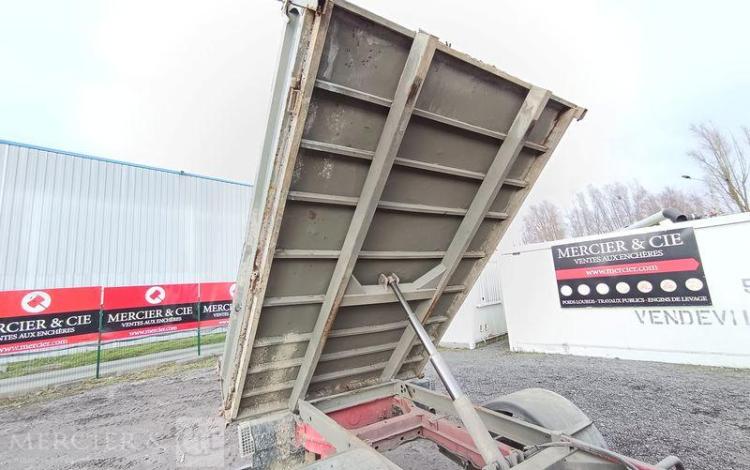 MERCEDES SPRINTER II 2,2D 129 CV BENNE AVEC COFFRE ACIER DIESEL – 171526 KMS – ANNEE 2013 ROUGE CZ-452-QJ