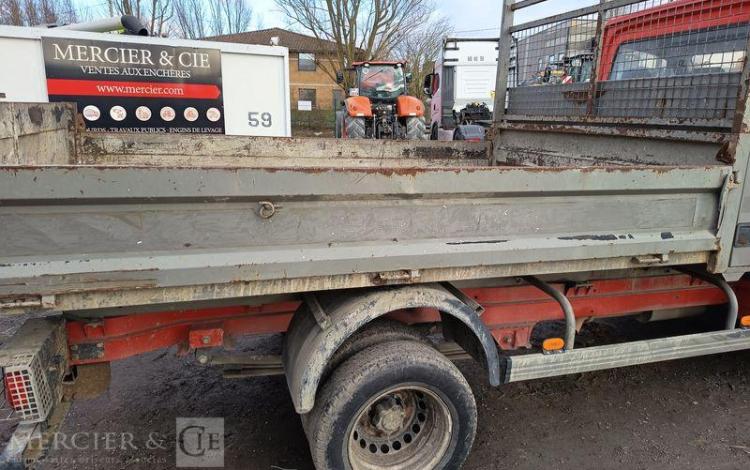 MERCEDES SPRINTER II 2,2D 129 CV BENNE AVEC COFFRE ACIER DIESEL – 171526 KMS – ANNEE 2013 ROUGE CZ-452-QJ