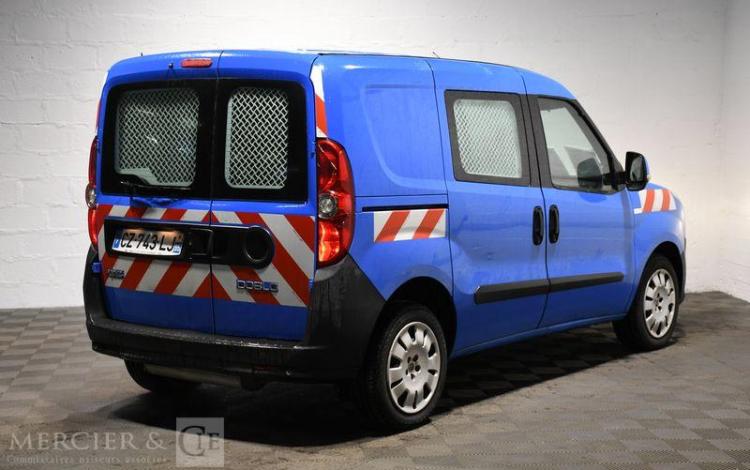 FIAT DOBLO GNV BLEU CZ-743-LJ