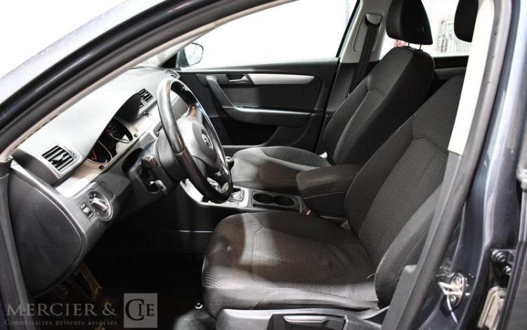 VOLKSWAGEN PASSAT 1,6 TDI 105 BLUEMOTION TREND LINE GRIS DA-844-WK