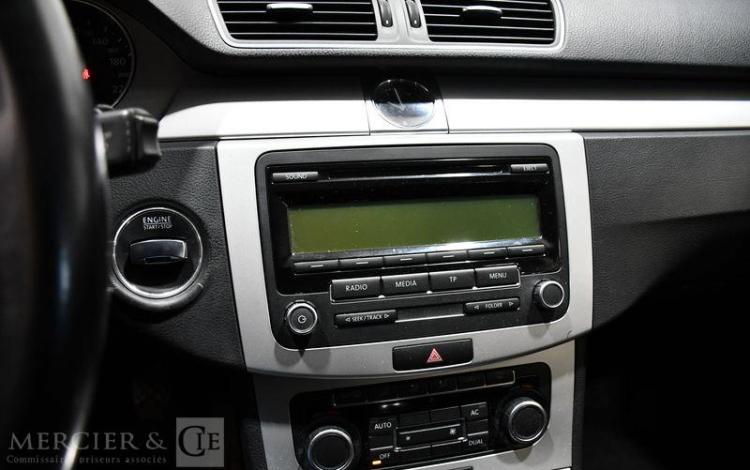 VOLKSWAGEN PASSAT 1,6 TDI 105 BLUEMOTION TREND LINE GRIS DA-844-WK