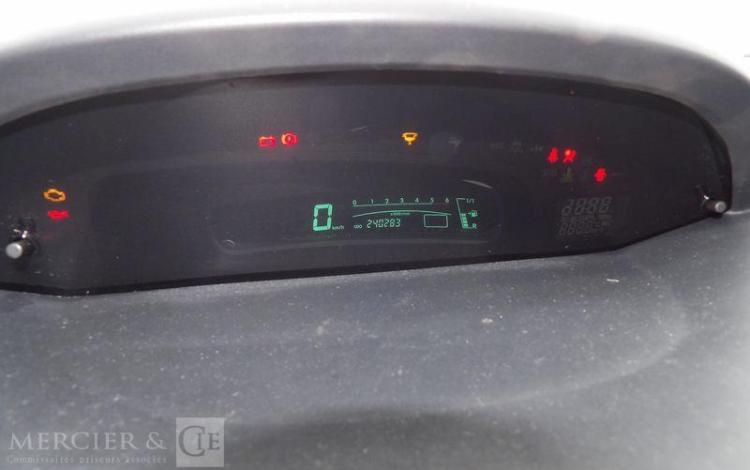 TOYOTA YARIS 1,4 D4D 90 LUNA PACK BVA BLANC DG-027-JT