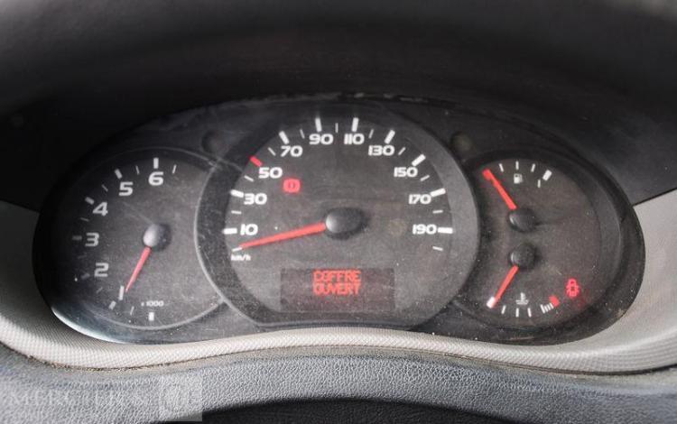 RENAULT MASTER DCI BLEU DH-322-MQ