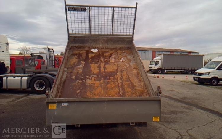 IVECO DAILY 35-130 BENNE SIMPLE CABINE COFFRE ROUGE DT-533-NR