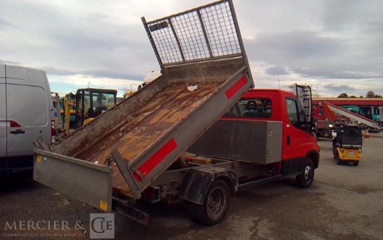 IVECO DAILY 35-130 BENNE SIMPLE CABINE COFFRE ROUGE DT-533-NR