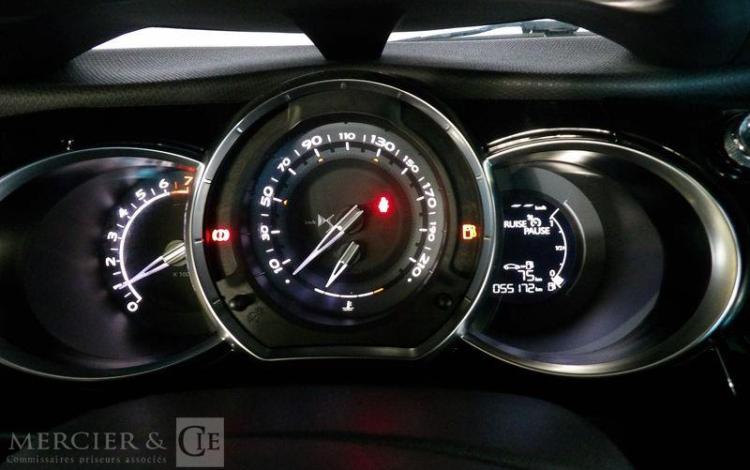 DS DS3 1.2 PURETECH 110 SOCHIC GRIS DW-069-JK