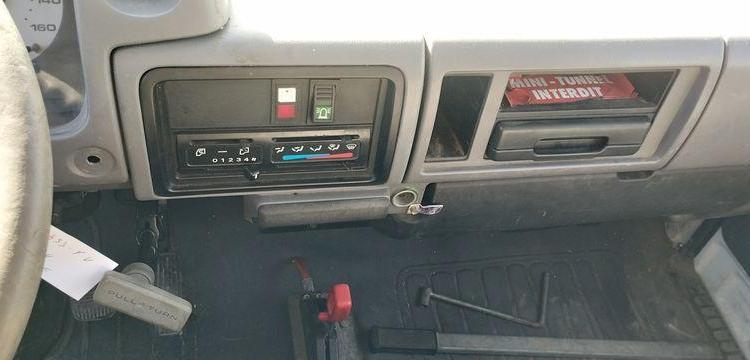 NISSAN CABSTAR 3,0 TD 125 CV AVEC NACELLE MULTITEL 160 ALU DS – DIESEL –  ANNEE 2001 BLANC DZ-453-YV