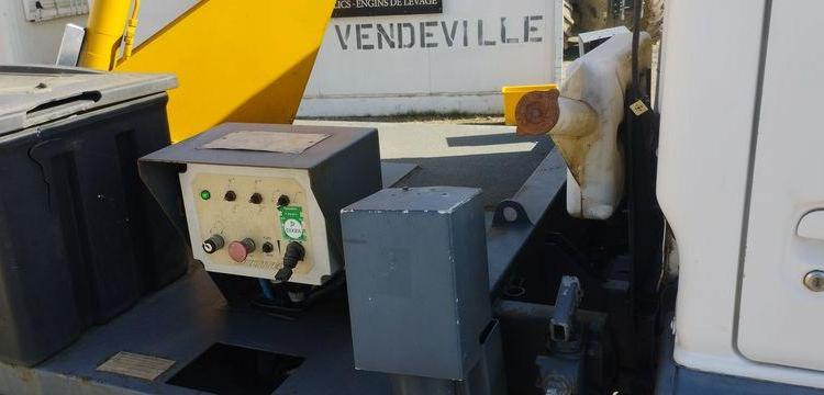 NISSAN CABSTAR 3,0 TD 125 CV AVEC NACELLE MULTITEL 160 ALU DS – DIESEL –  ANNEE 2001 BLANC DZ-453-YV