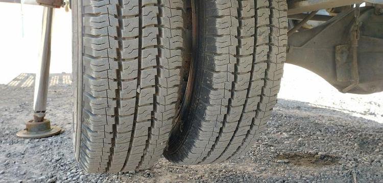 NISSAN CABSTAR 3,0 TD 125 CV AVEC NACELLE MULTITEL 160 ALU DS – DIESEL –  ANNEE 2001 BLANC DZ-453-YV