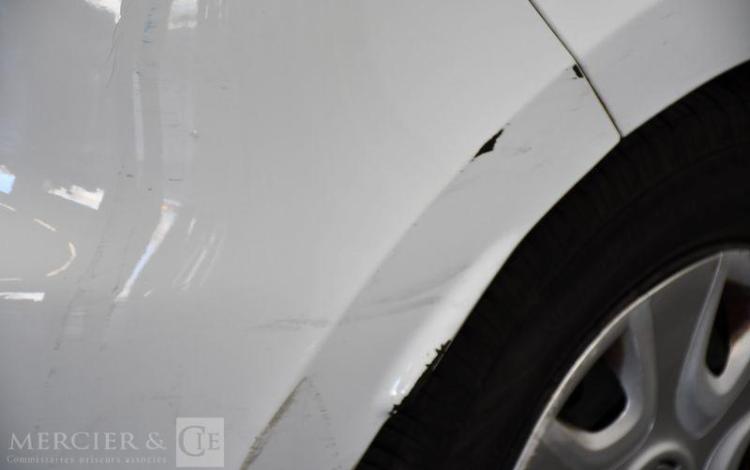 RENAULT CLIO BLANC ED-528-CN