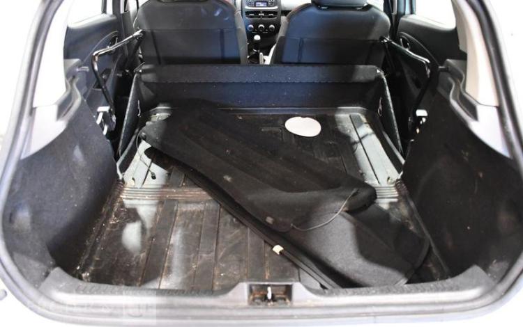 RENAULT CLIO BLANC ED-528-CN