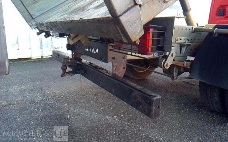 IVECO 35-130  BENNE SIMPLE CABINE COFFRE ROUGE EF-183-JA