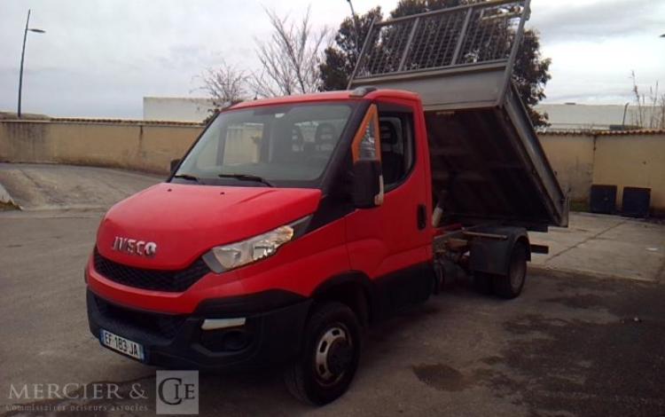 IVECO 35-130  BENNE SIMPLE CABINE COFFRE ROUGE EF-183-JA