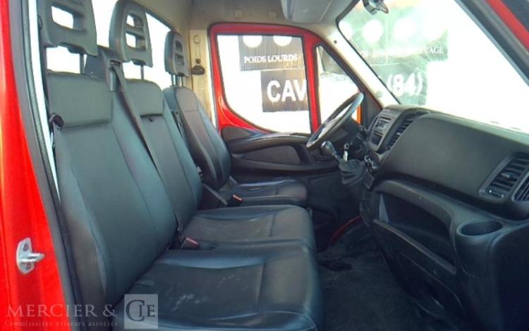 IVECO 35-130  BENNE SIMPLE CABINE COFFRE ROUGE EF-183-JA