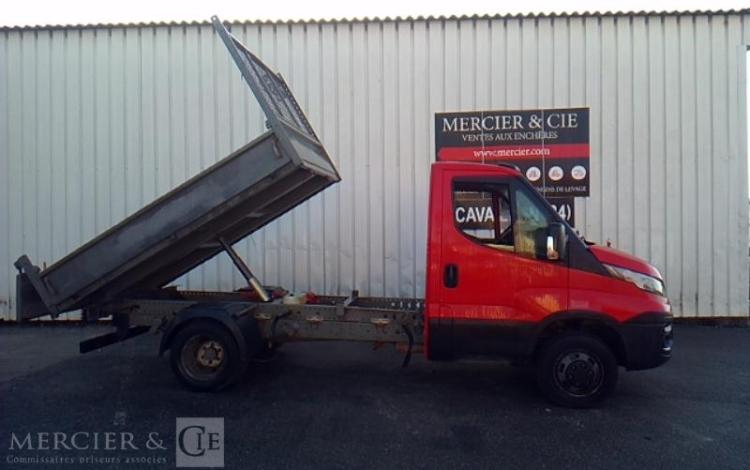 IVECO 35-130  BENNE SIMPLE CABINE COFFRE ROUGE EF-183-JA