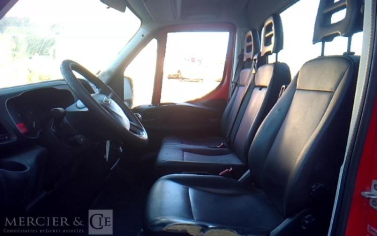 IVECO 35-130  BENNE SIMPLE CABINE COFFRE ROUGE EF-183-JA