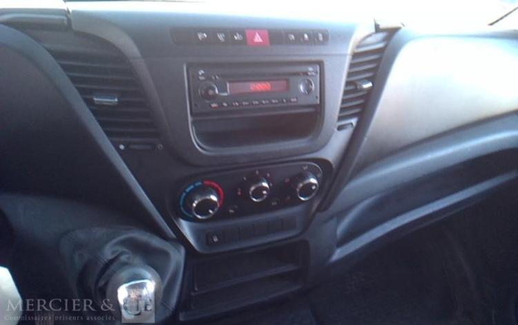 IVECO 35-130  BENNE SIMPLE CABINE COFFRE ROUGE EF-183-JA