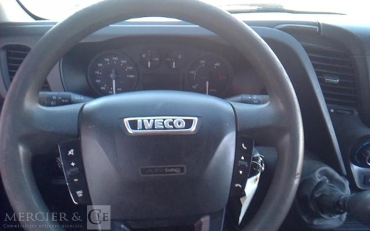 IVECO 35-130  BENNE SIMPLE CABINE COFFRE ROUGE EF-183-JA