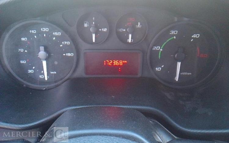 IVECO 35-130  BENNE SIMPLE CABINE COFFRE ROUGE EF-183-JA