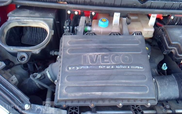 IVECO 35-130  BENNE SIMPLE CABINE COFFRE ROUGE EF-183-JA