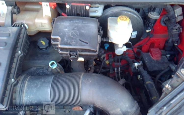 IVECO 35-130  BENNE SIMPLE CABINE COFFRE ROUGE EF-183-JA