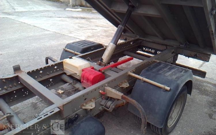 IVECO 35-130  BENNE SIMPLE CABINE COFFRE ROUGE EF-183-JA