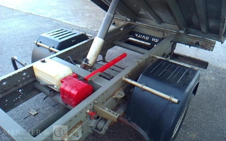 IVECO 35-130  BENNE SIMPLE CABINE COFFRE ROUGE EF-183-JA