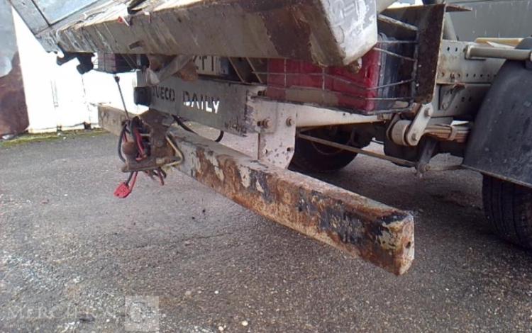 IVECO 35-130 BENNE SIMPLE CABINE COFFRE ROUGE EF-572-FT