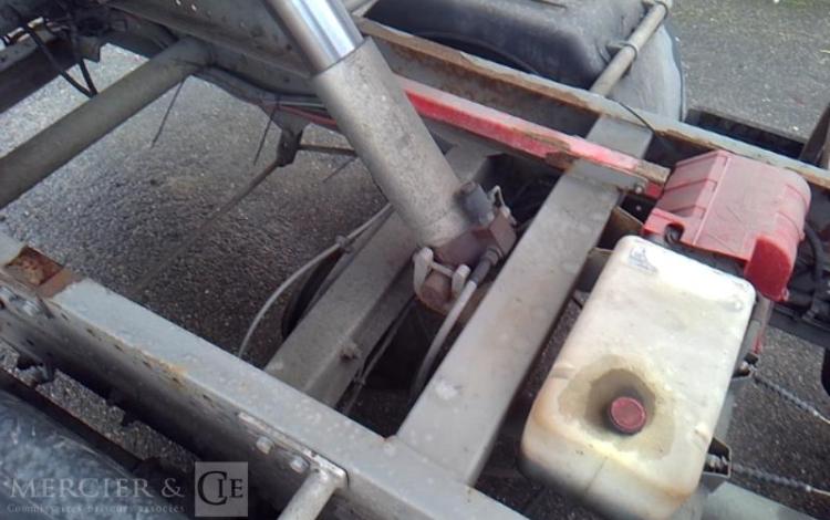 IVECO 35-130 BENNE SIMPLE CABINE COFFRE ROUGE EF-572-FT