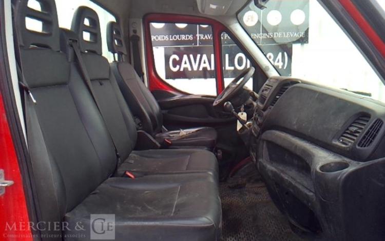 IVECO 35-130 BENNE SIMPLE CABINE COFFRE ROUGE EF-572-FT